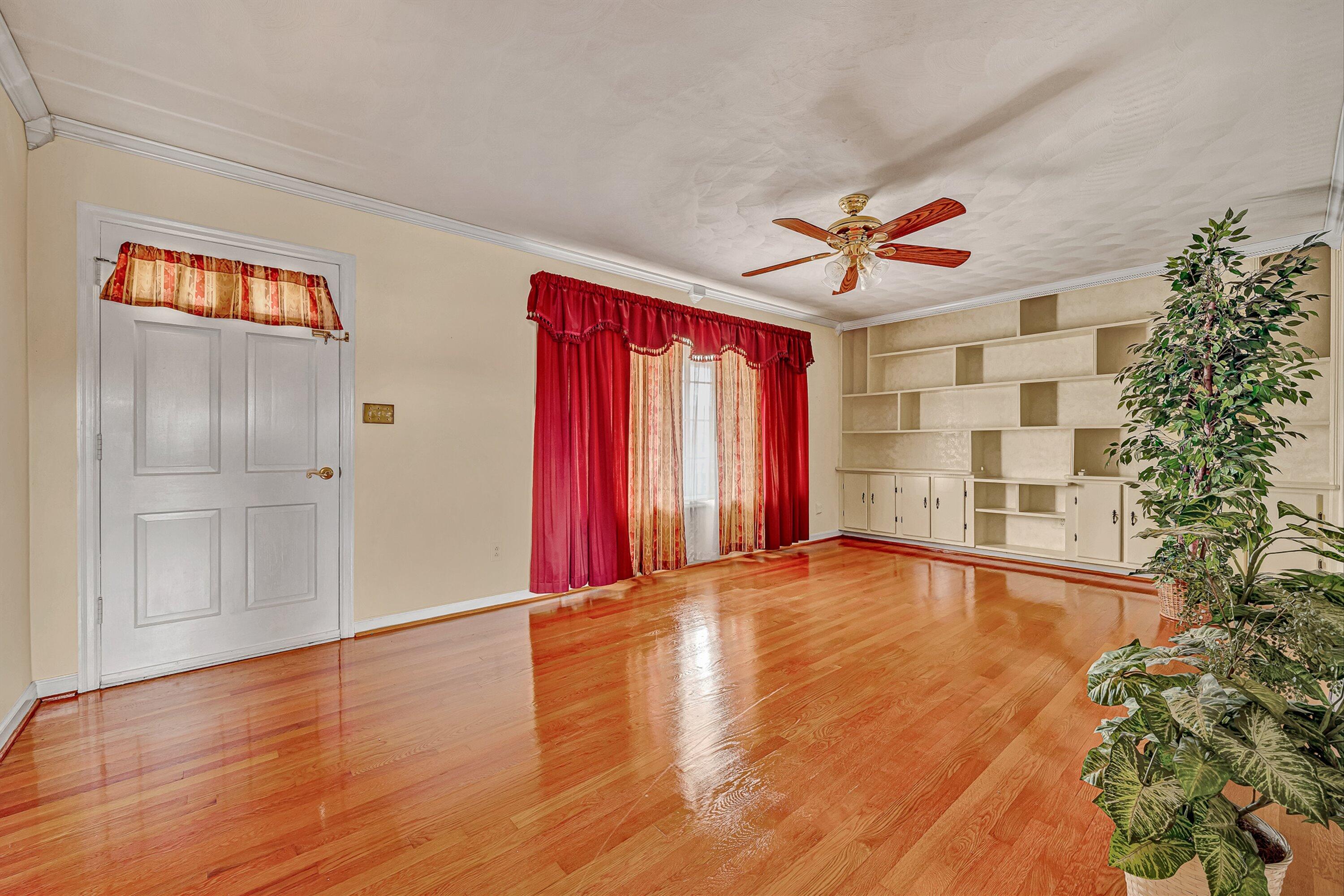 7633 Deer Branch Road Roanoke, VA 24019 - Photo 4 of 58 04-VM-02658