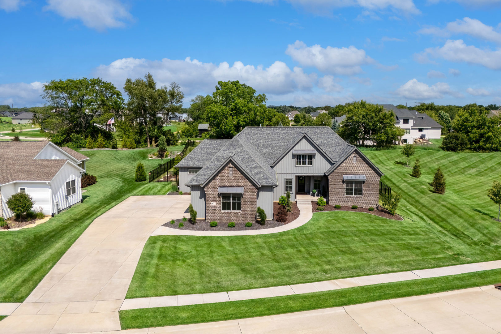 5077 Oak Rdg Court Bettendorf, IA 52722 - Photo 3 of 59