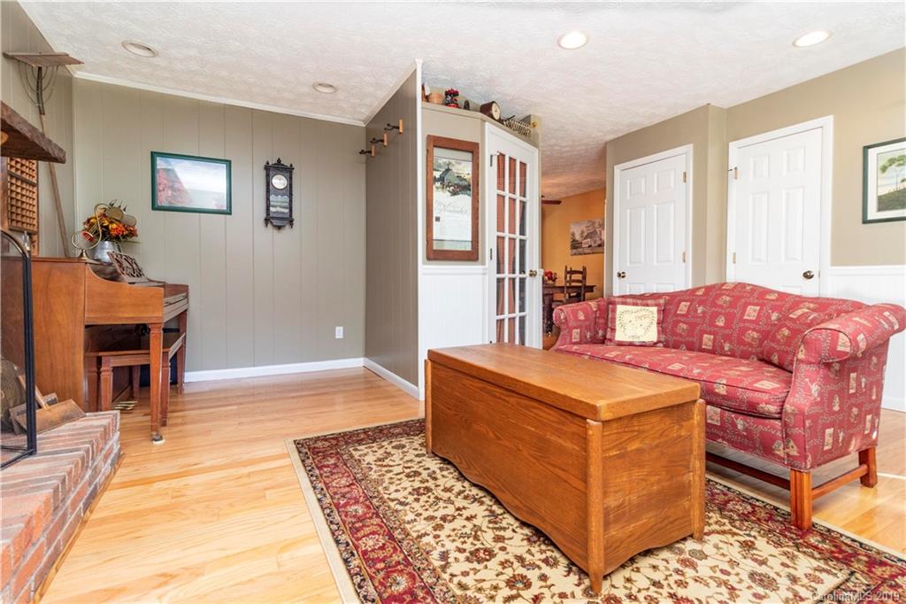 201 Morgan Branch Road Leicester, NC 28748 - Photo 6 of 36 Gallery Image 6