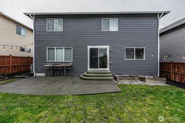 a view of a house with backyard and sitting area