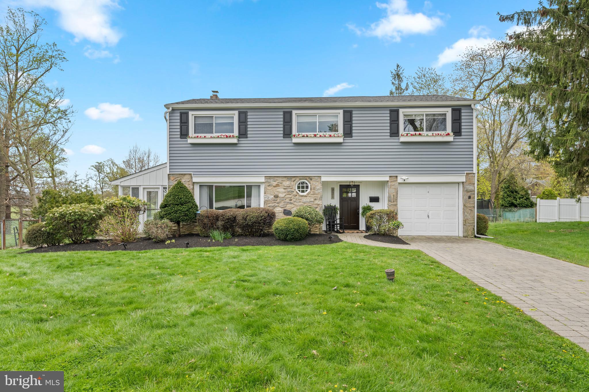 221 Hemlock Lane Springfield, PA 19064 - Photo 2 of 36