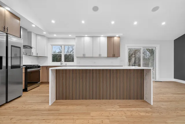 $920,000 | 200 Pine Street, Prospect Heights, IL 60070