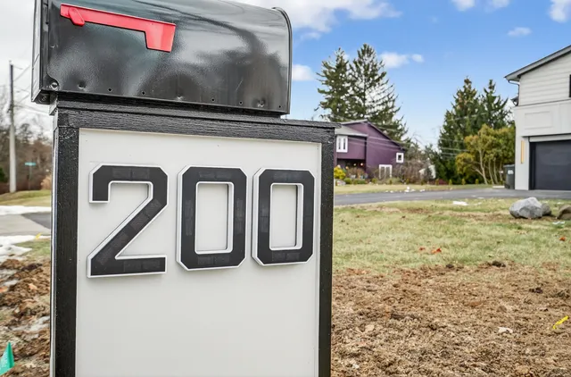 $920,000 | 200 Pine Street, Prospect Heights, IL 60070