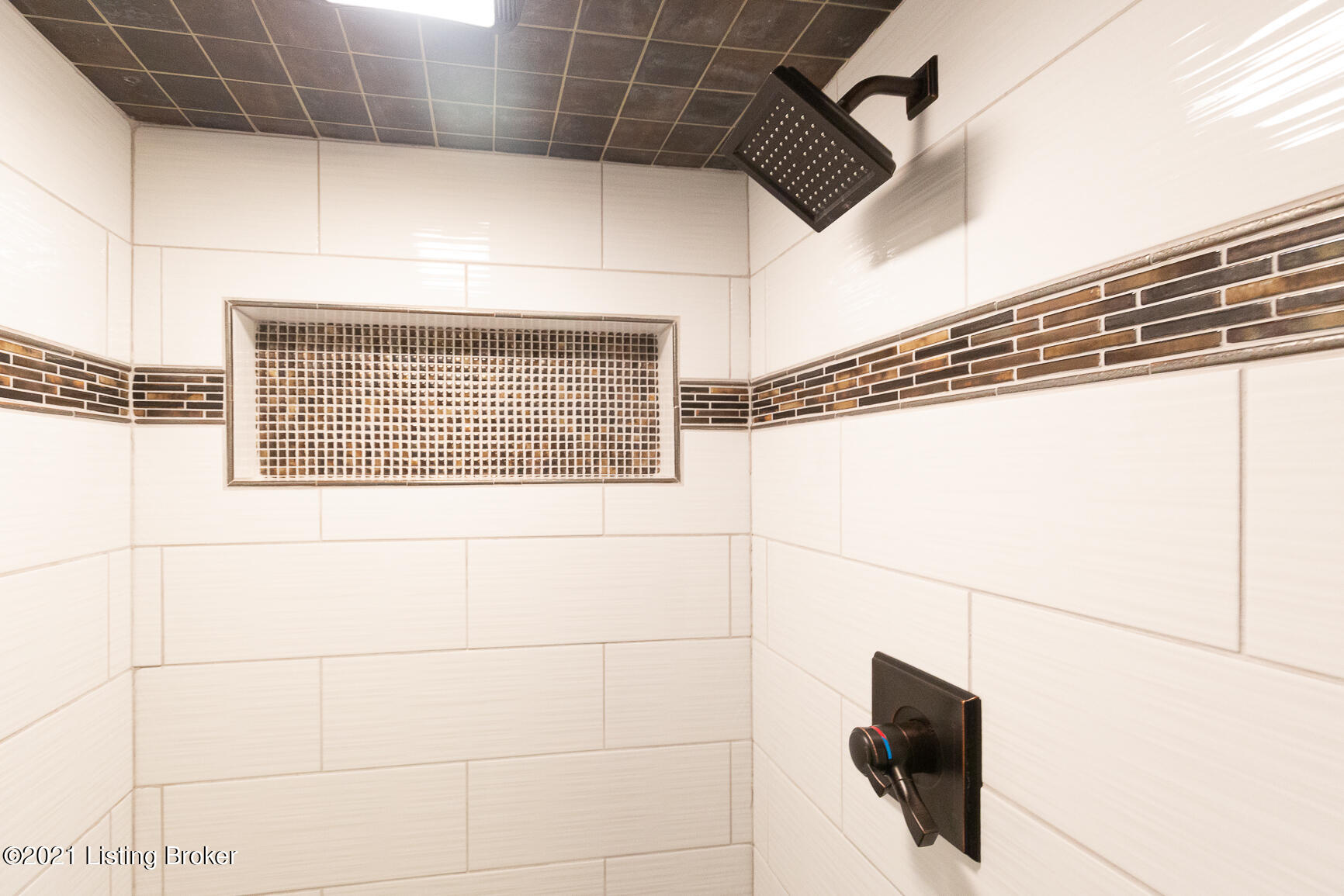 4614 Beaver Road Louisville, KY 40207 - Photo 43 of 64 Full Bathroom #2 - Basement