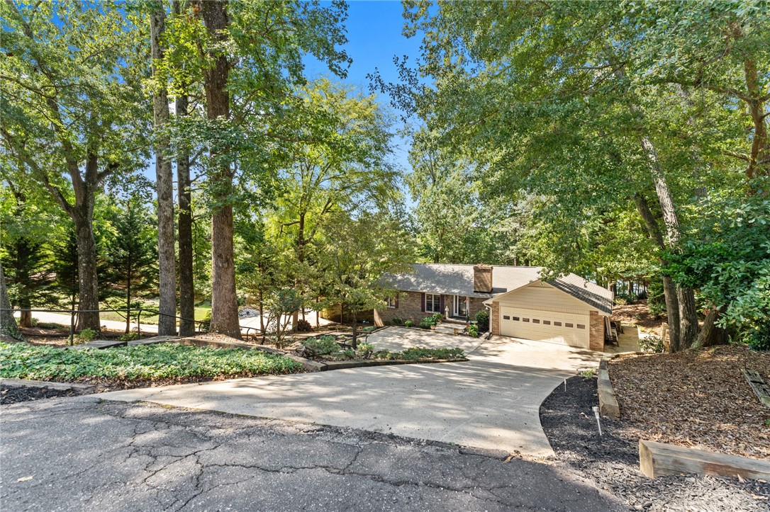215 Windjammer Way Anderson, SC 29626 - Photo 3 of 36 Gallery Image 3