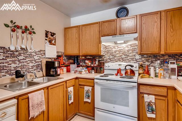 2002 Legacy Ridge View, Unit 110 Colorado Springs, CO 80910 - Photo 5 of 11