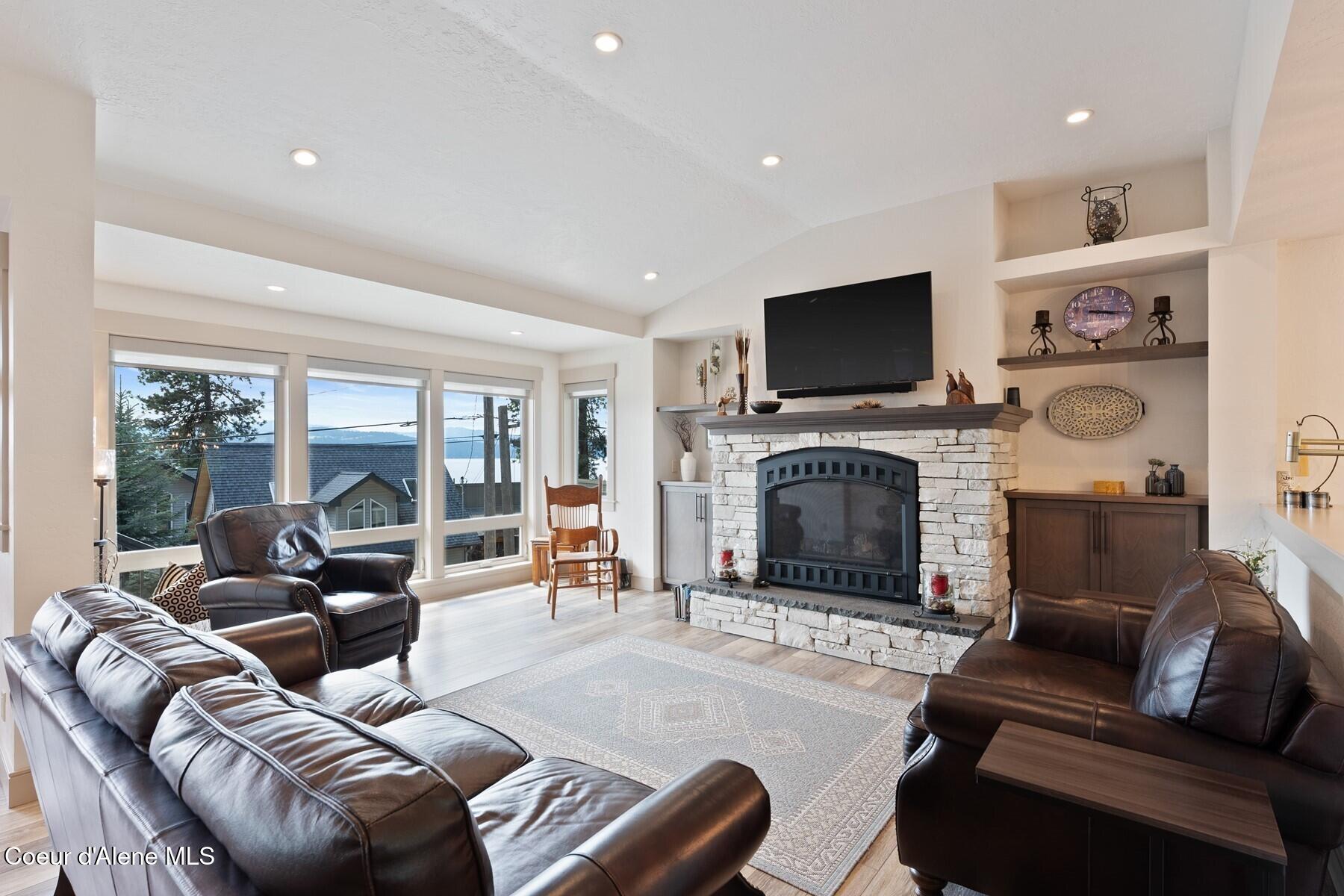 2406-1 South Silver Beach Road Coeur D'Alene, ID 83814 - Photo 5 of 44 Vaulted open plan design