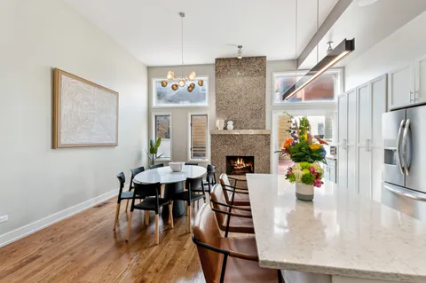 $1,250,000 | 1527 West Pearson Street, Chicago, IL 60642