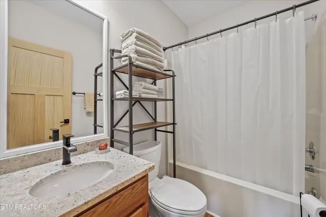 $699,500 | 3225 Laurelwood Avenue, Sevierville, TN 37862