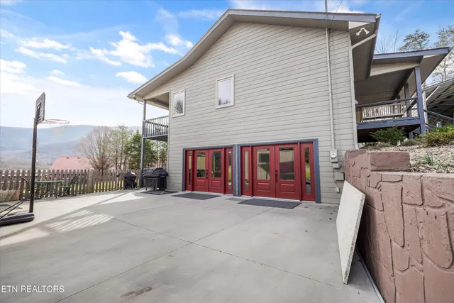 $699,500 | 3225 Laurelwood Avenue, Sevierville, TN 37862