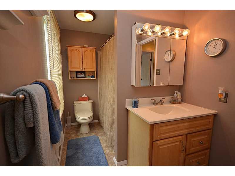 109 Phillips Lane McKees Rocks, PA 15136 - Photo 18 of 25 Full Bath. Updated bath