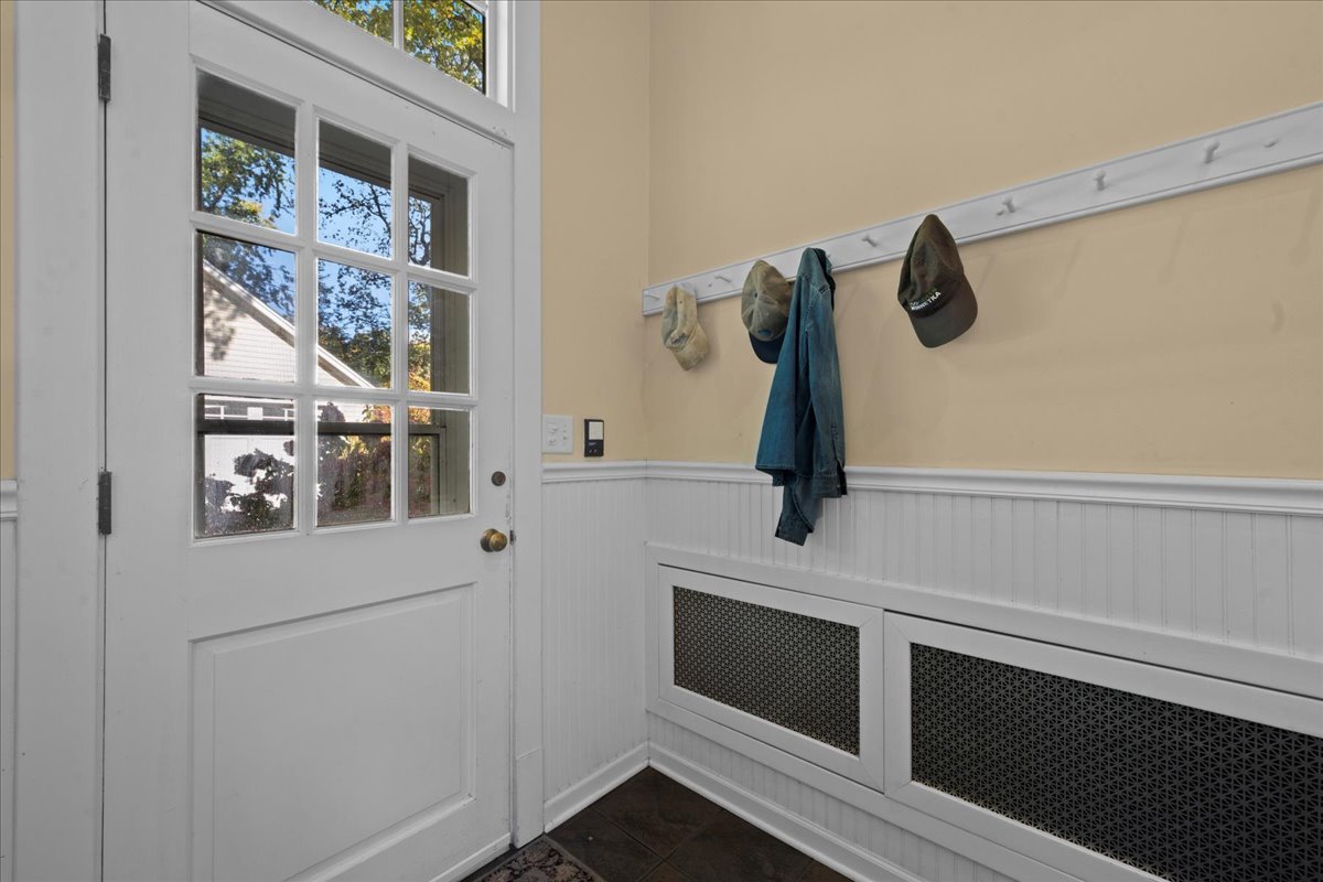 611 Ash Street Winnetka, IL 60093 - Photo 35 of 43 a view of walk in closet