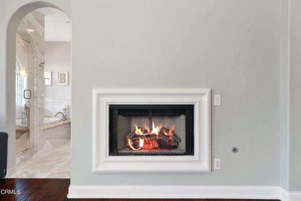 1424 Donegal Way Oxnard, CA 93035 - Photo 39 of 64 a view of a living room