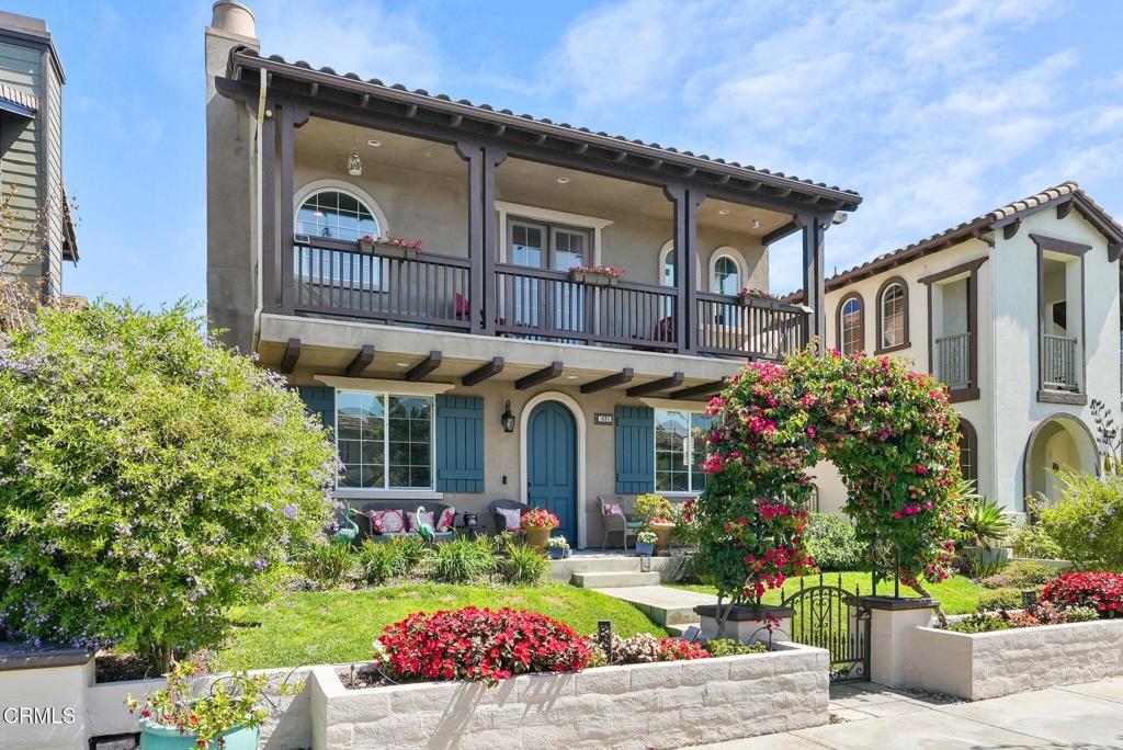 1424 Donegal Way Oxnard, CA 93035 - Photo 64 of 64 front view of a house with a yard
