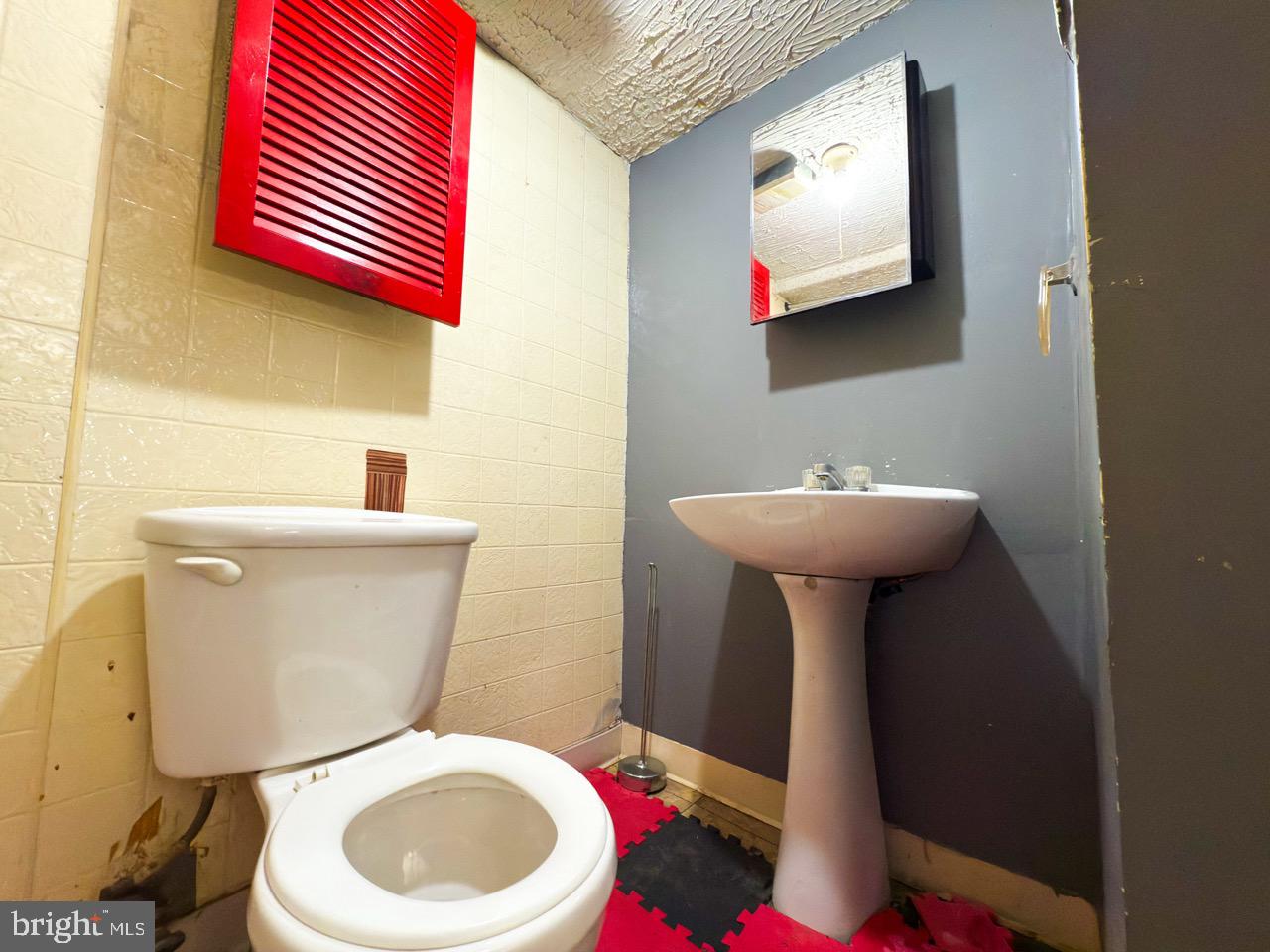 711 Florida Avenue Northeast Washington, DC 20002 - Photo 30 of 46 a bathroom with a toilet sink and mirror