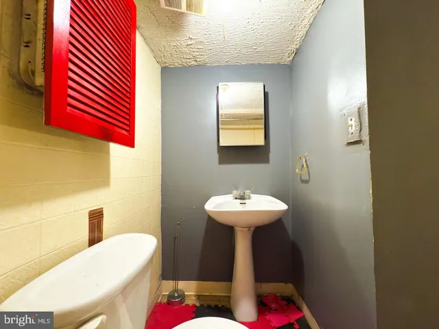 a bathroom with a toilet and a bathtub