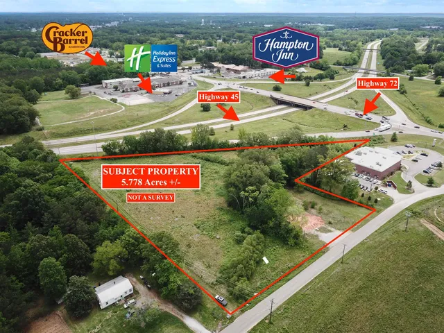 a sign that is on the wall of a building