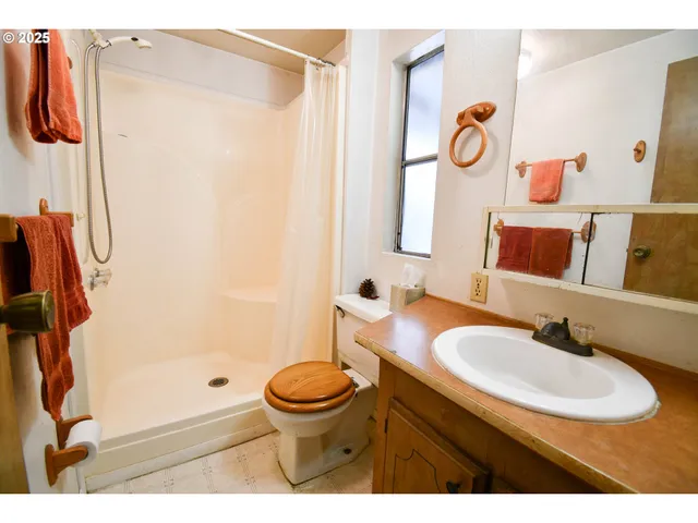 $289,900 | 214 Thompson Road, Riddle, OR 97469