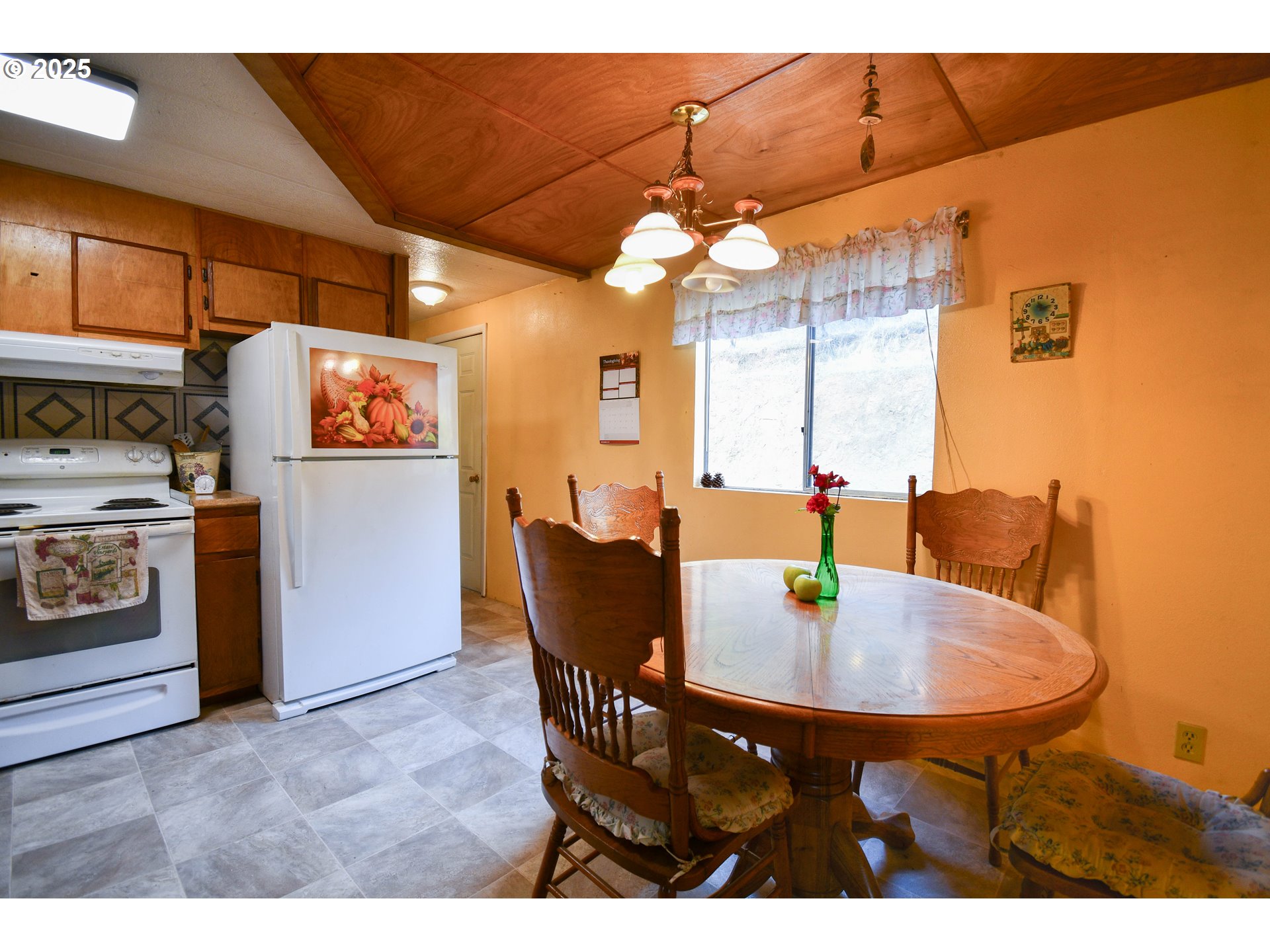 214 Thompson Road Riddle, OR 97469 - Photo 15 of 47