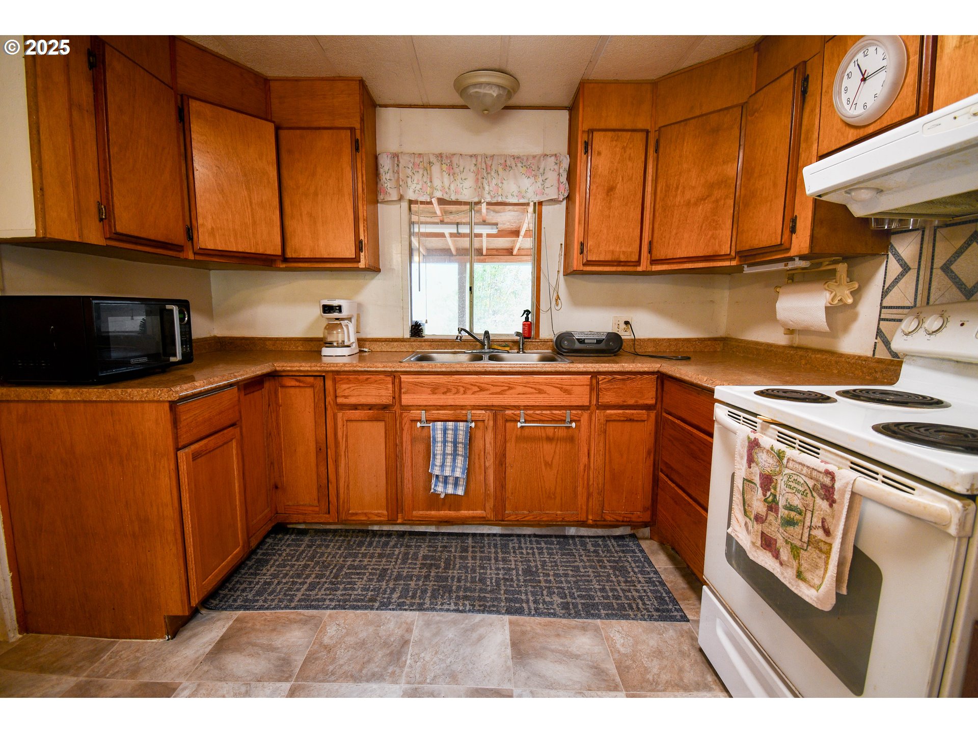 214 Thompson Road Riddle, OR 97469 - Photo 17 of 47