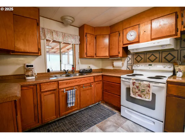 $289,900 | 214 Thompson Road, Riddle, OR 97469