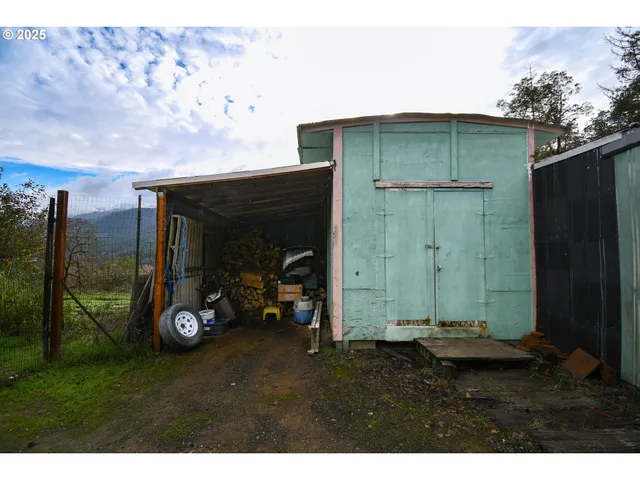 $289,900 | 214 Thompson Road, Riddle, OR 97469