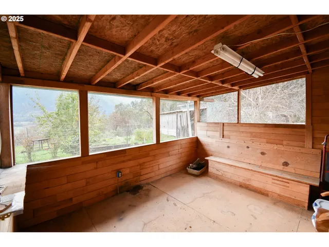 $289,900 | 214 Thompson Road, Riddle, OR 97469