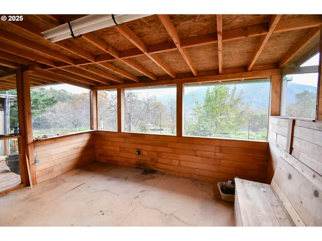 $289,900 | 214 Thompson Road, Riddle, OR 97469