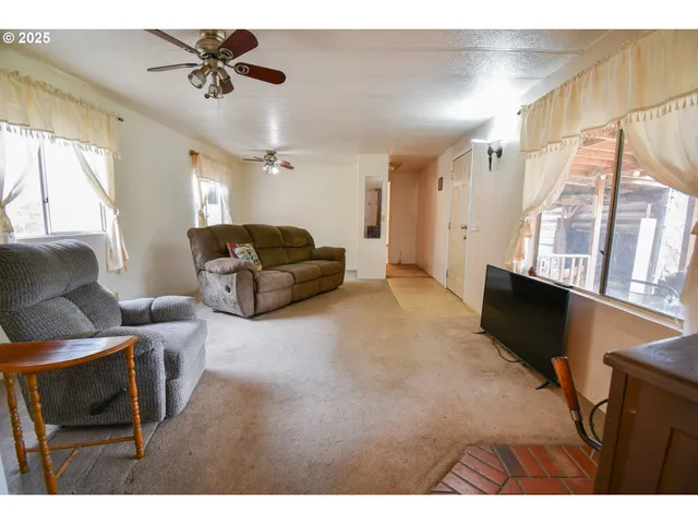 $289,900 | 214 Thompson Road, Riddle, OR 97469