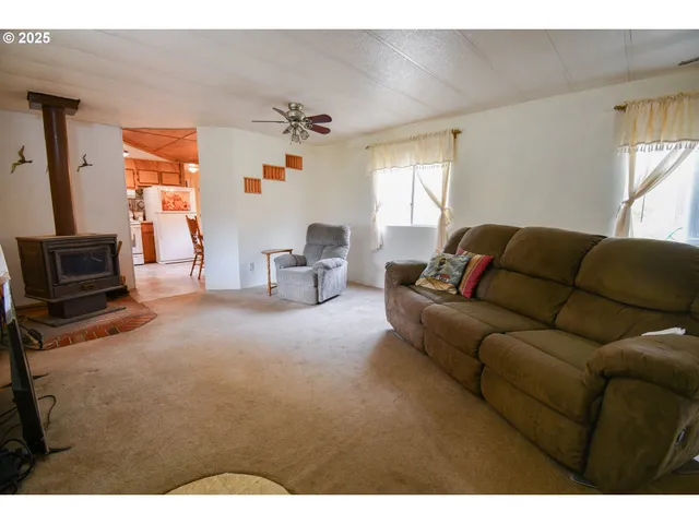 $289,900 | 214 Thompson Road, Riddle, OR 97469