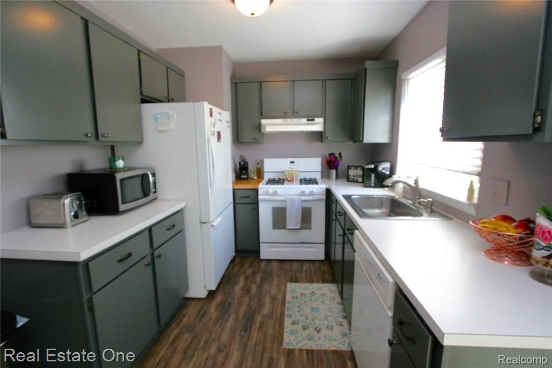 1400 Crescent Lane Rochester, MI 48306 - Photo 12 of 25 IMG_5835.jpg