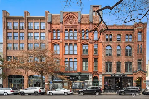 $725,000 | 2324 1st Avenue, Unit 202, Seattle, WA 98121