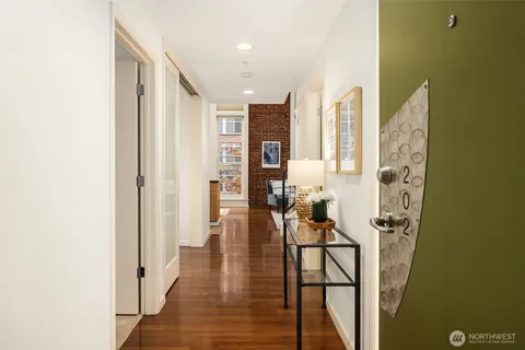 $725,000 | 2324 1st Avenue, Unit 202, Seattle, WA 98121