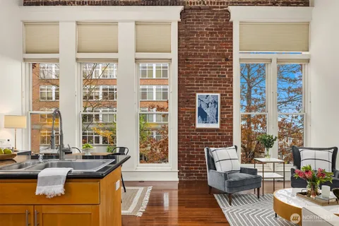 $725,000 | 2324 1st Avenue, Unit 202, Seattle, WA 98121