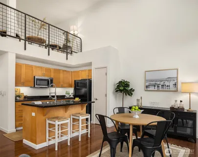 $725,000 | 2324 1st Avenue, Unit 202, Seattle, WA 98121