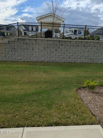 a view of front of house with yard