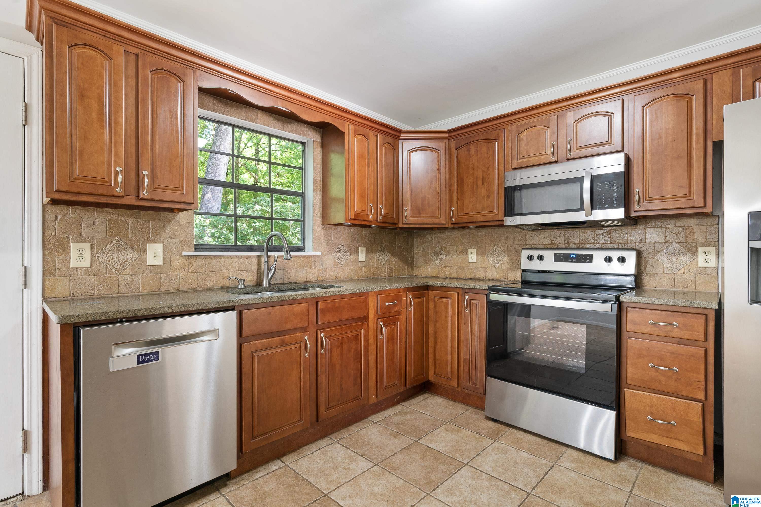 2027 Diane Lane Alabaster, AL 35007 - Photo 16 of 35