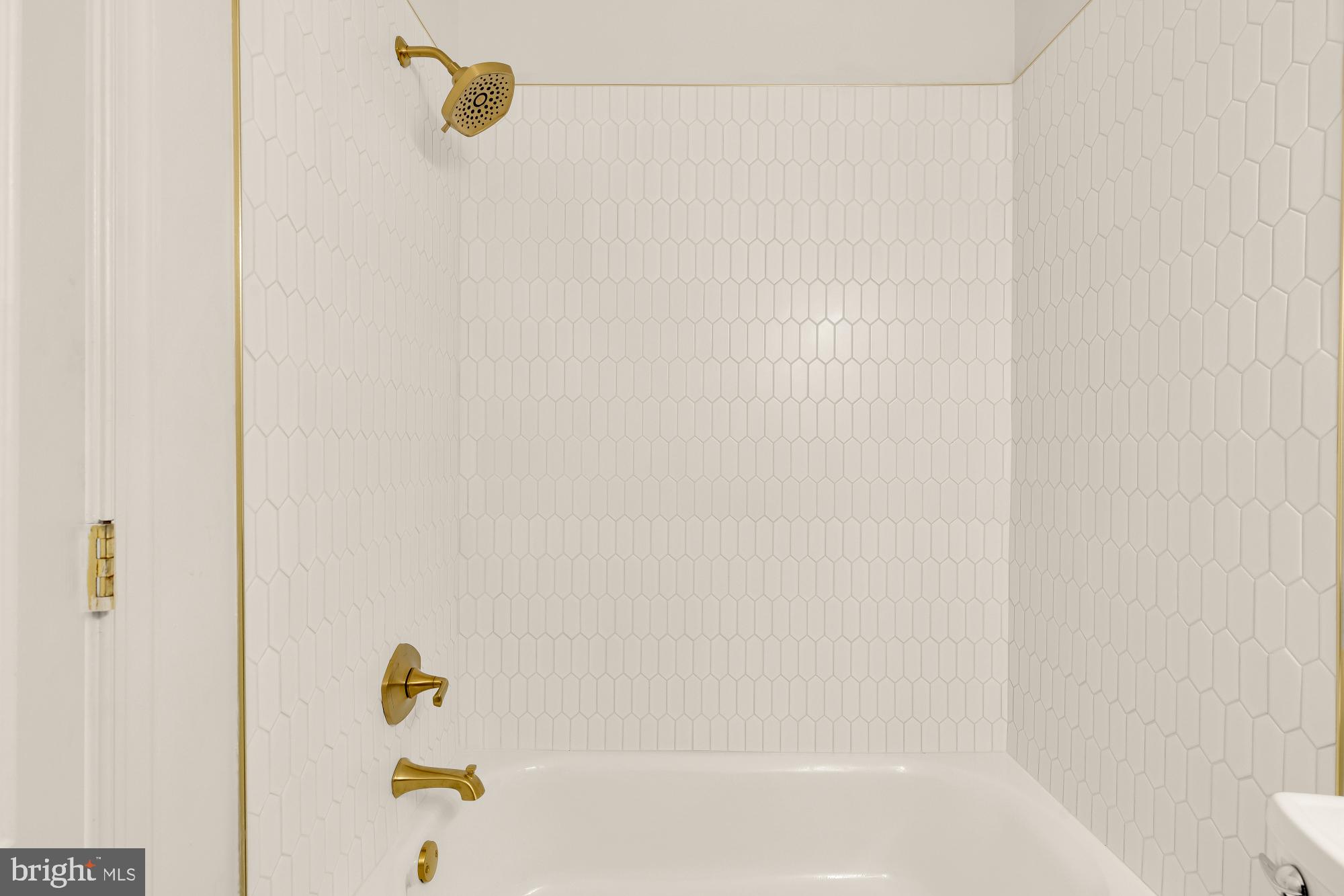 1732 North Capitol Street Northwest Washington, DC 20002 - Photo 46 of 47 a bathroom with a bathtub
