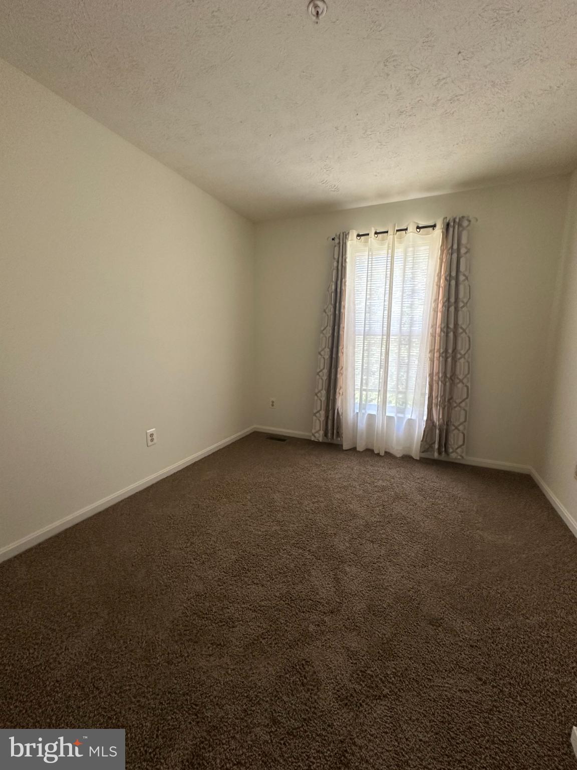 368 Center Deen Avenue Aberdeen, MD 21001 - Photo 6 of 10 an empty room with a window