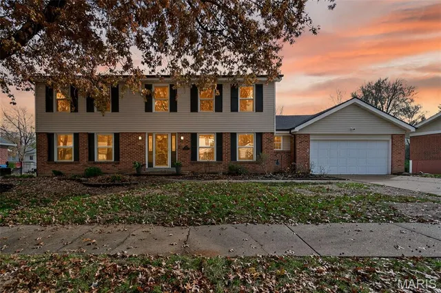 $550,000 | 290 Kinderhook Drive, Chesterfield, MO 63017