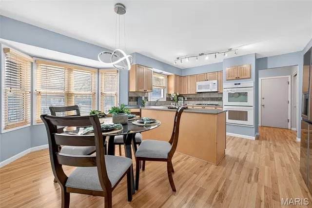 $550,000 | 290 Kinderhook Drive, Chesterfield, MO 63017