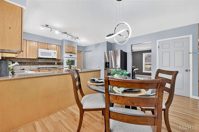 $550,000 | 290 Kinderhook Drive, Chesterfield, MO 63017