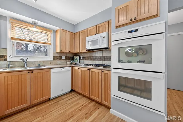 $550,000 | 290 Kinderhook Drive, Chesterfield, MO 63017