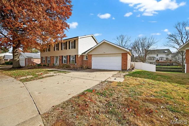 $550,000 | 290 Kinderhook Drive, Chesterfield, MO 63017