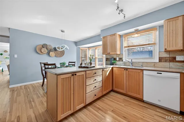 $550,000 | 290 Kinderhook Drive, Chesterfield, MO 63017