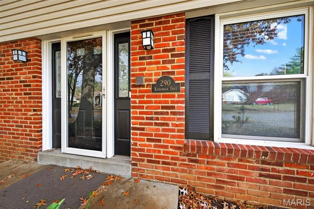 $550,000 | 290 Kinderhook Drive, Chesterfield, MO 63017