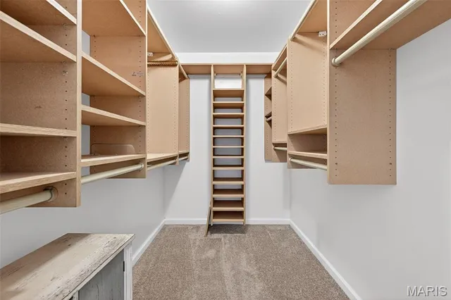 $550,000 | 290 Kinderhook Drive, Chesterfield, MO 63017