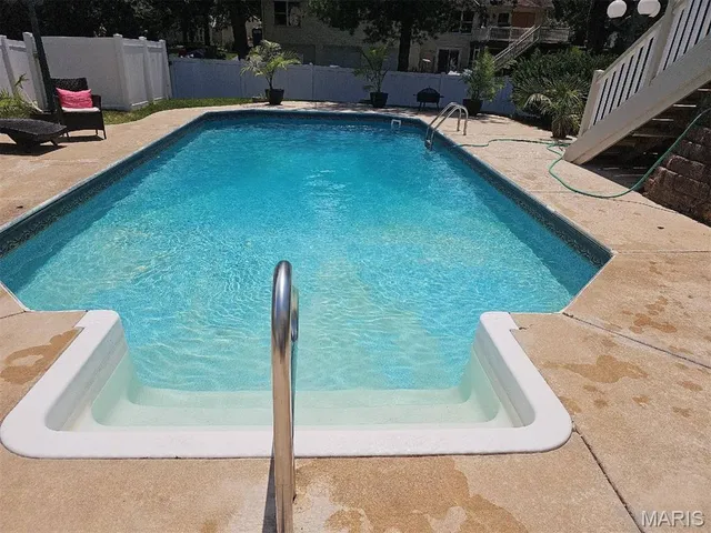 $550,000 | 290 Kinderhook Drive, Chesterfield, MO 63017