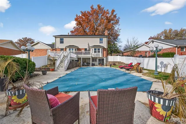 $550,000 | 290 Kinderhook Drive, Chesterfield, MO 63017