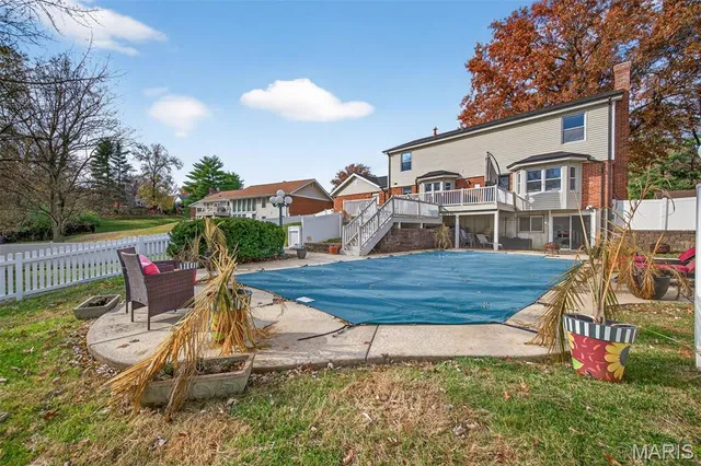 $550,000 | 290 Kinderhook Drive, Chesterfield, MO 63017